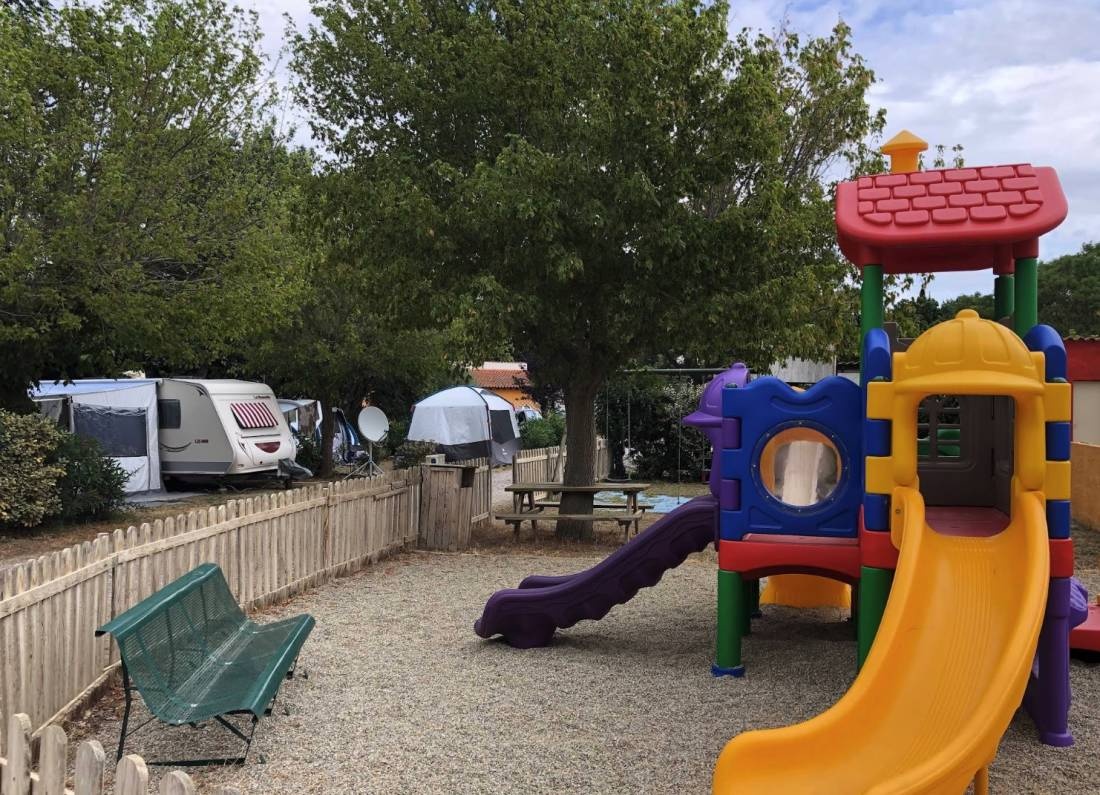 Camping La Garenne *** — Місце для кемпінгу in Néfiach / Occitanie