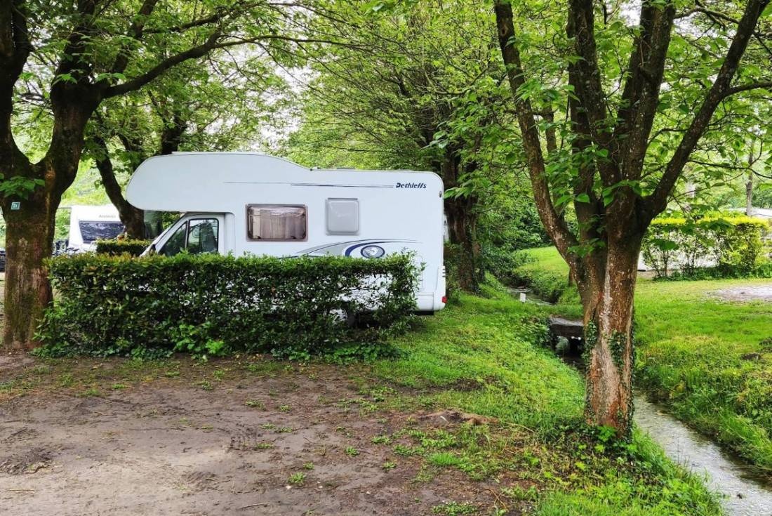 Camping La Grenouille — Campingplass in Goudargues / Occitanie