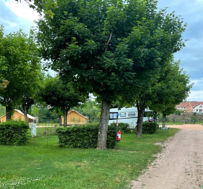 Camping La Gravière ** — Cámping in Saint-Yorre 
