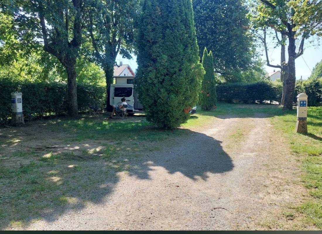 Camping Les Aires — Camping Site in Corps