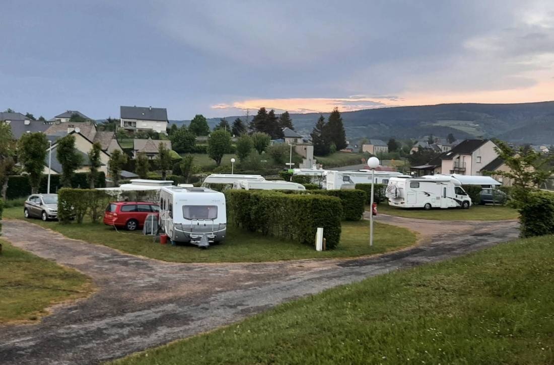 Camping Le Petit Bois *** — Campingplass in Ruynes-en-Margeride
