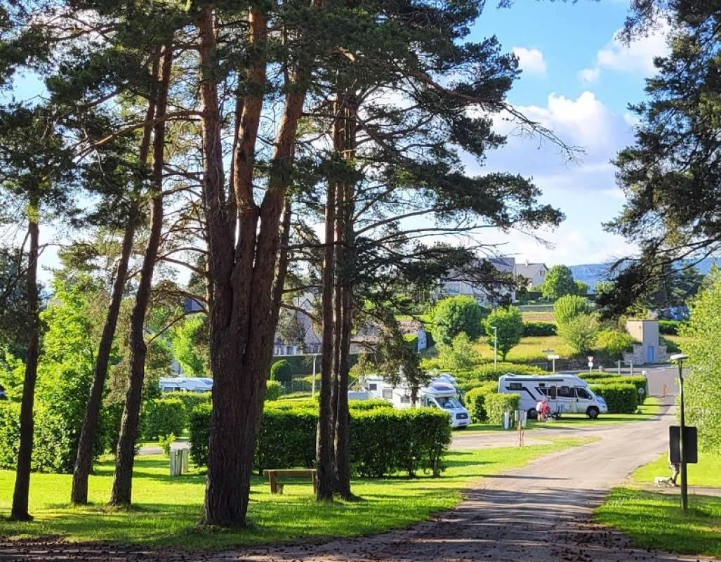 Camping Le Petit Bois *** — Kemping in Ruynes-en-Margeride