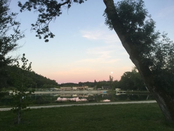 Camping Pomport Beach Monbazillac Dordogne — Sítio de acampamento in Pomport / Nouvelle-Aquitaine