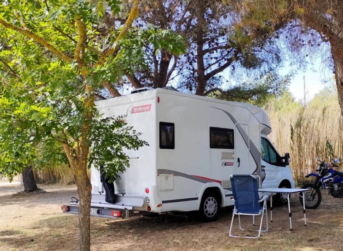Camping Félix de la Bastide — Cámping in Saint-Mitre-les-Remparts
