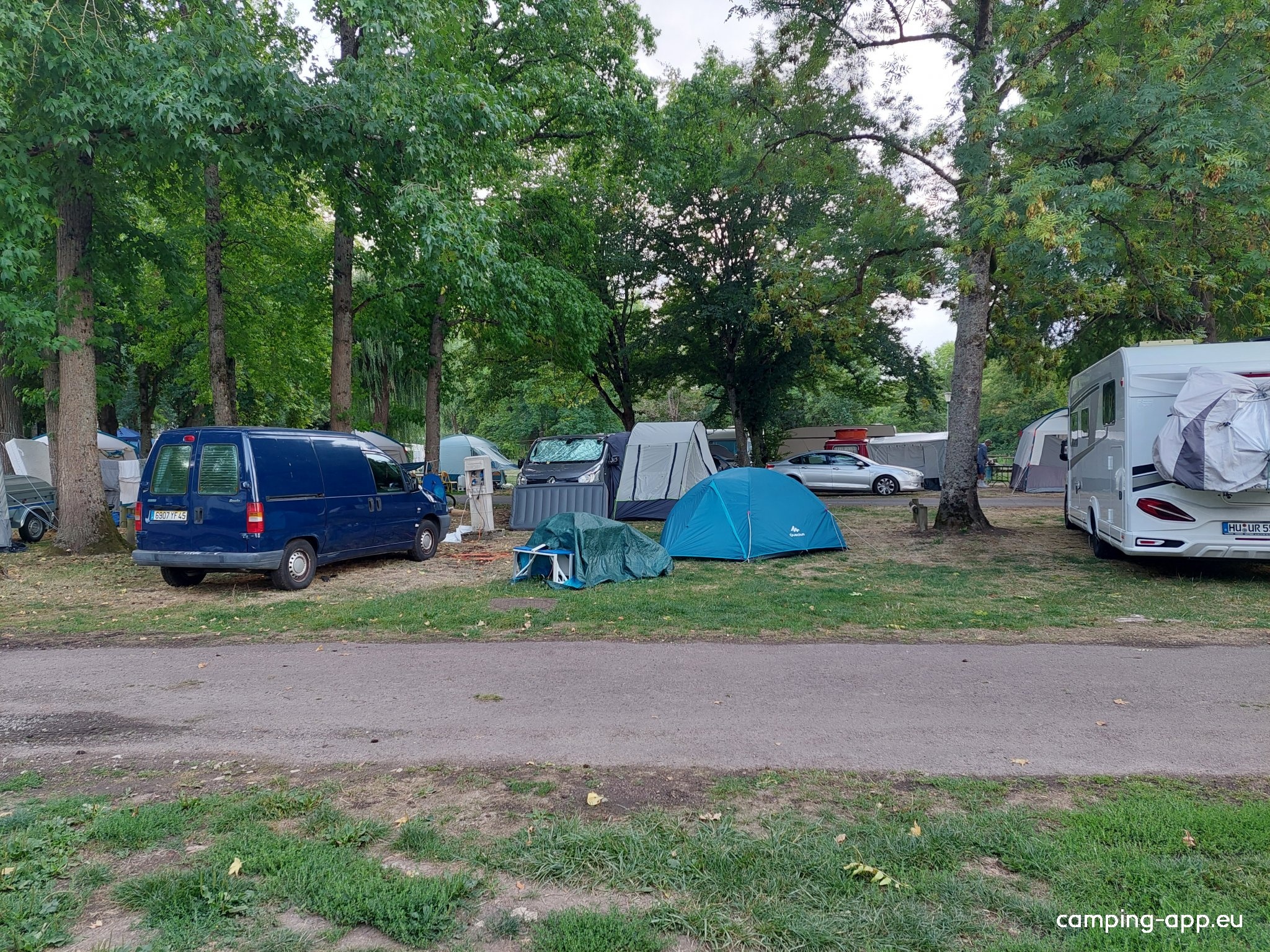 Camping Le Rochat Belle Isle *** — Area da campeggio in Châteauroux