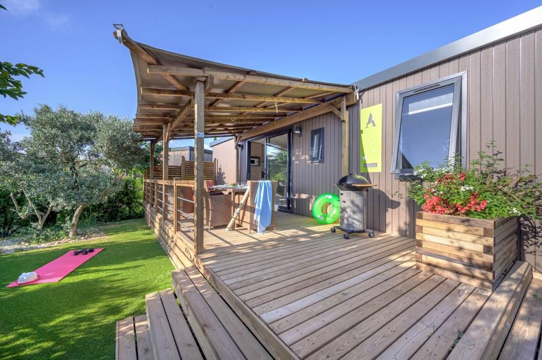 Camping Les Fontaines ***** — Cámping in Pernes-les-Fontaines