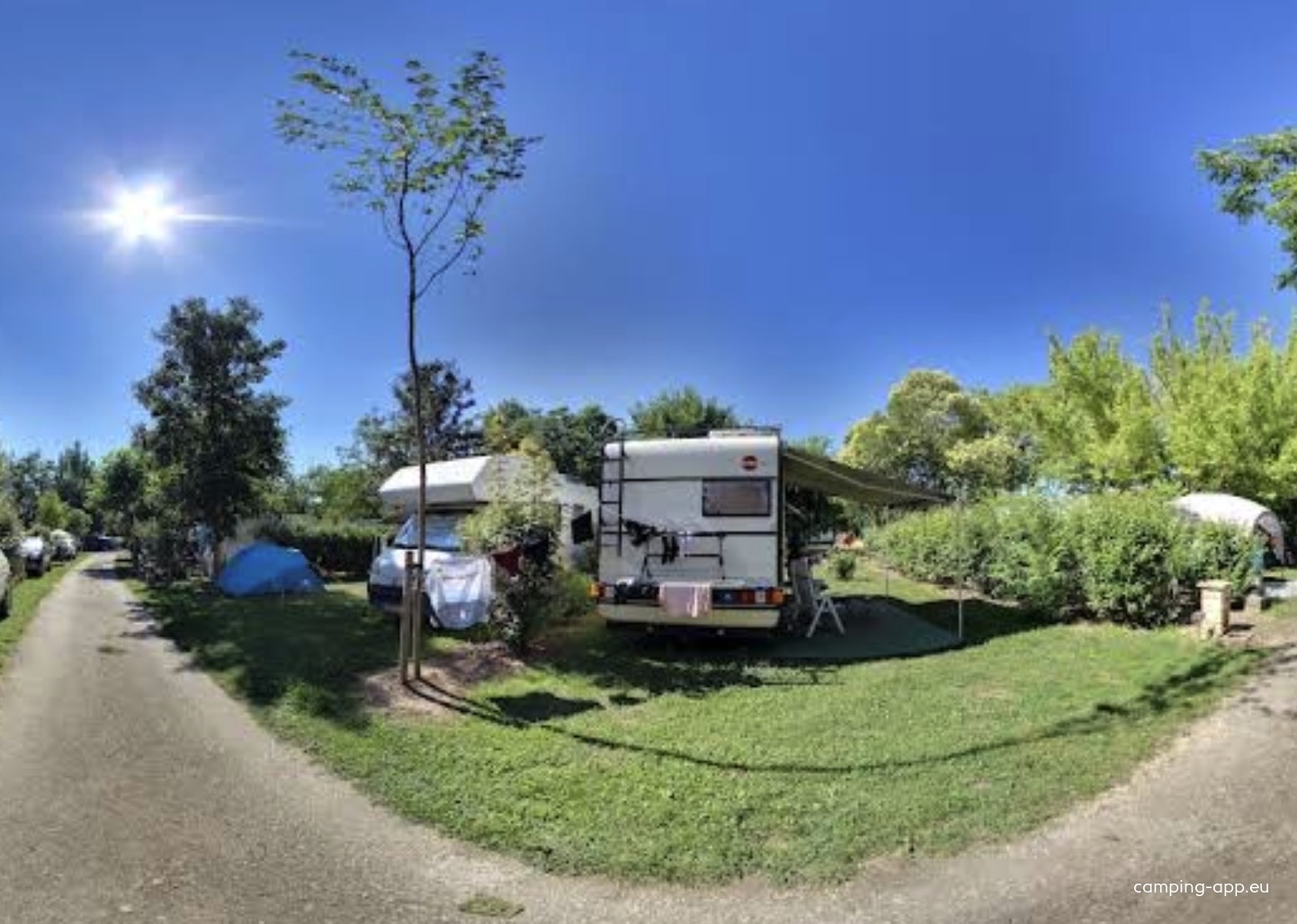 Camping Le Perpetuum — Kemping in Domme