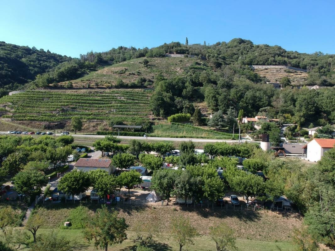 Ardèche Camping Le Castelet **** — Kemping in Saint-Jean-de-Muzols / Auvergne-Rhône-Alpes