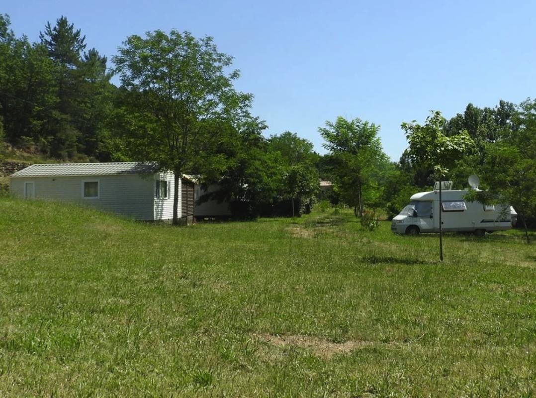 Camping Le Chaudebry ** — Camping in Vinezac