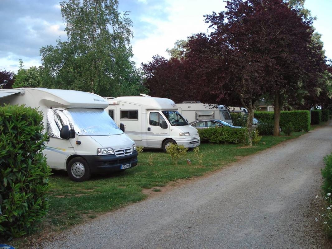 Camping Le Lac de Bonnefon — Campingplats in Naucelle / Occitanie