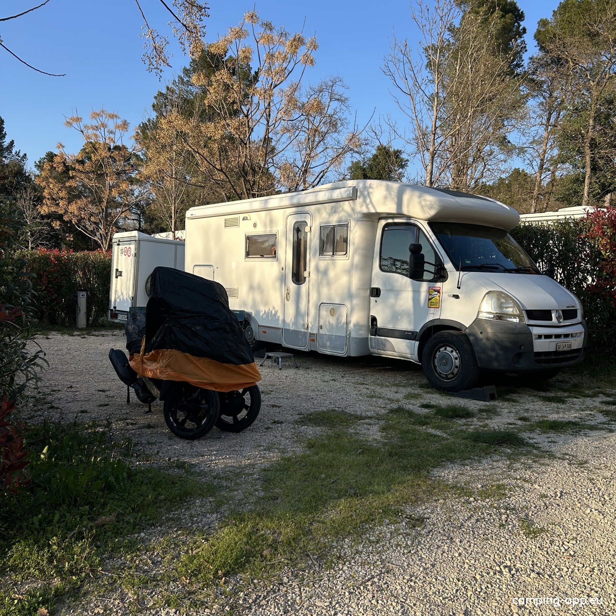 Camping la Montagne — Campingplass in Sorgues