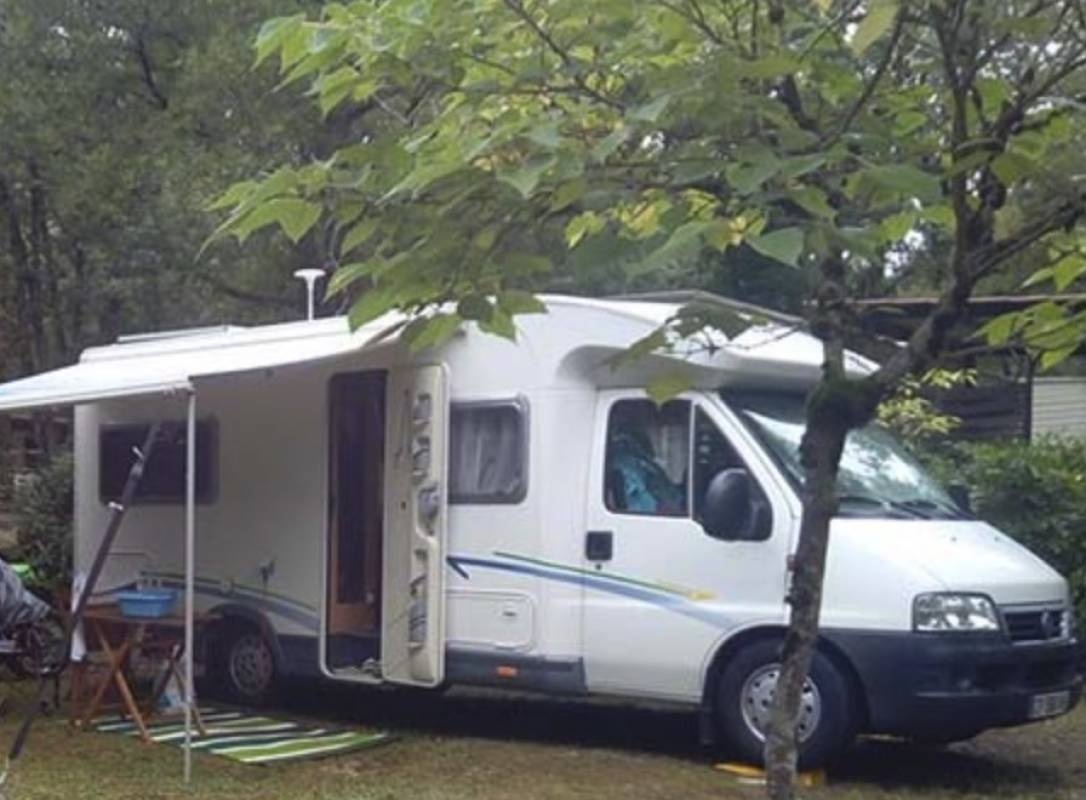 Camping Au Bois Dormant *** — Sítio de acampamento in Chauffour-sur-Vell
