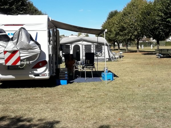 Camping Les Rives du Loing ** — Kamp yeri in Cepoy