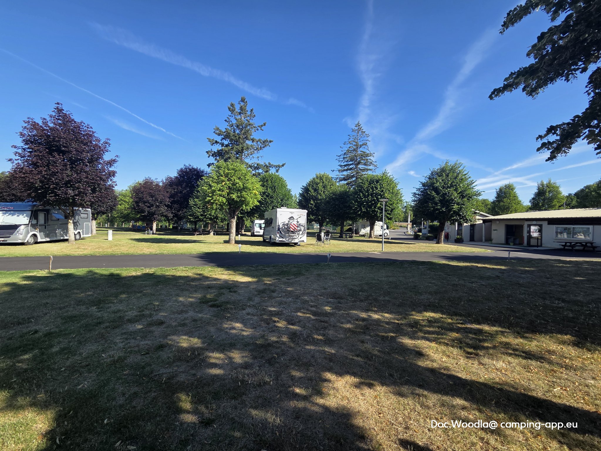 Camping Les Rives du Loing ** — Camping Site in Cepoy