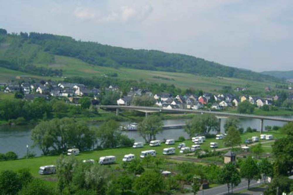 Stellplatz am Moselufer Kinheim — Area di sosta in Kinheim-Kindel