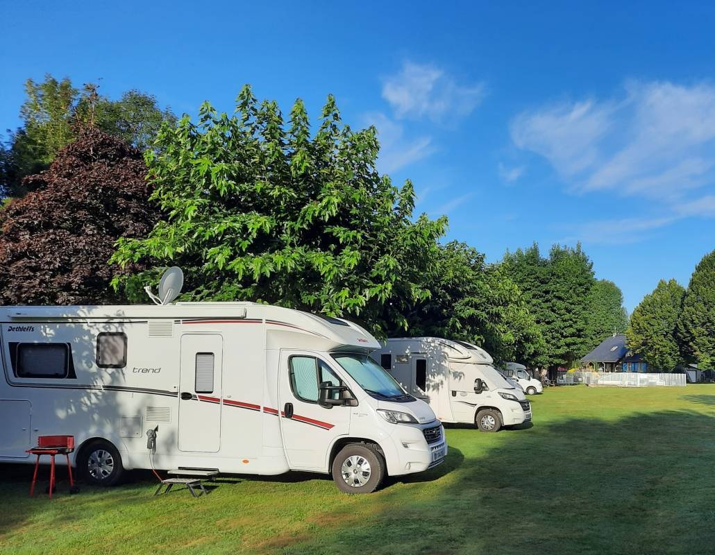 Camping de Sarsan — Місце для кемпінгу in Lourdes / Occitanie