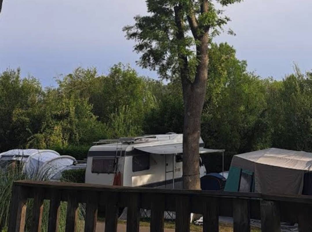Camping Le Chene Gris **** — Campingplatz in Pommeuse