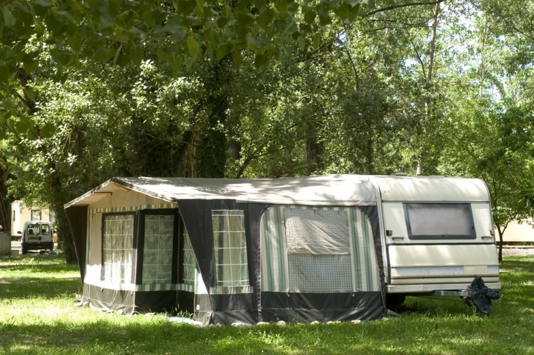 Camping des Quatre Derniers — Campingplatz in Ribemont-sur-Ancre / Hauts-de-France