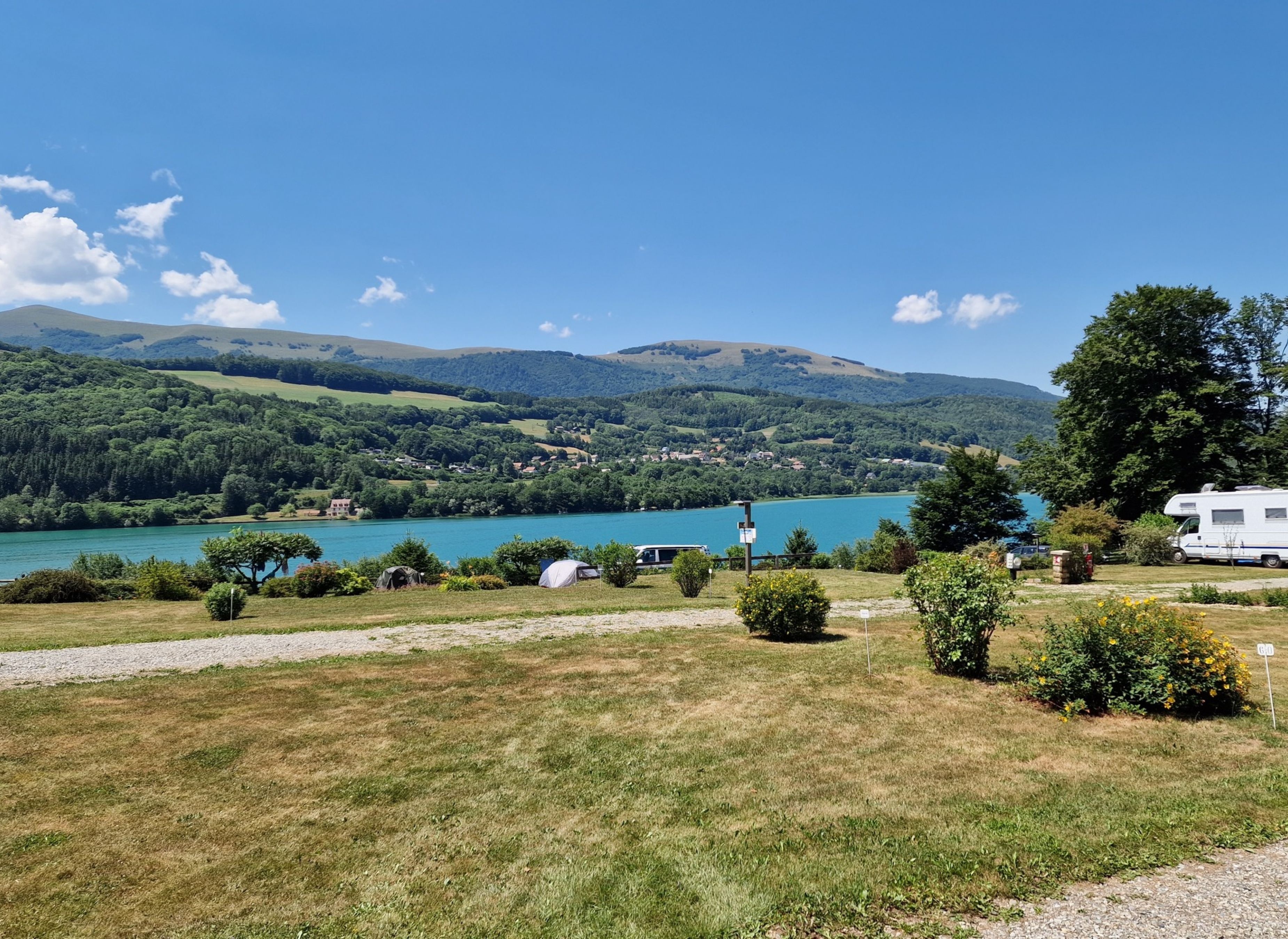 Camping Les Mouettes — Місце для кемпінгу in Saint-Théoffrey 
