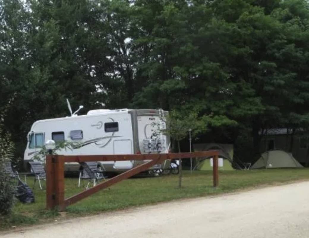 Camping Les Nauves *** — Area da campeggio in Pays de Belvès