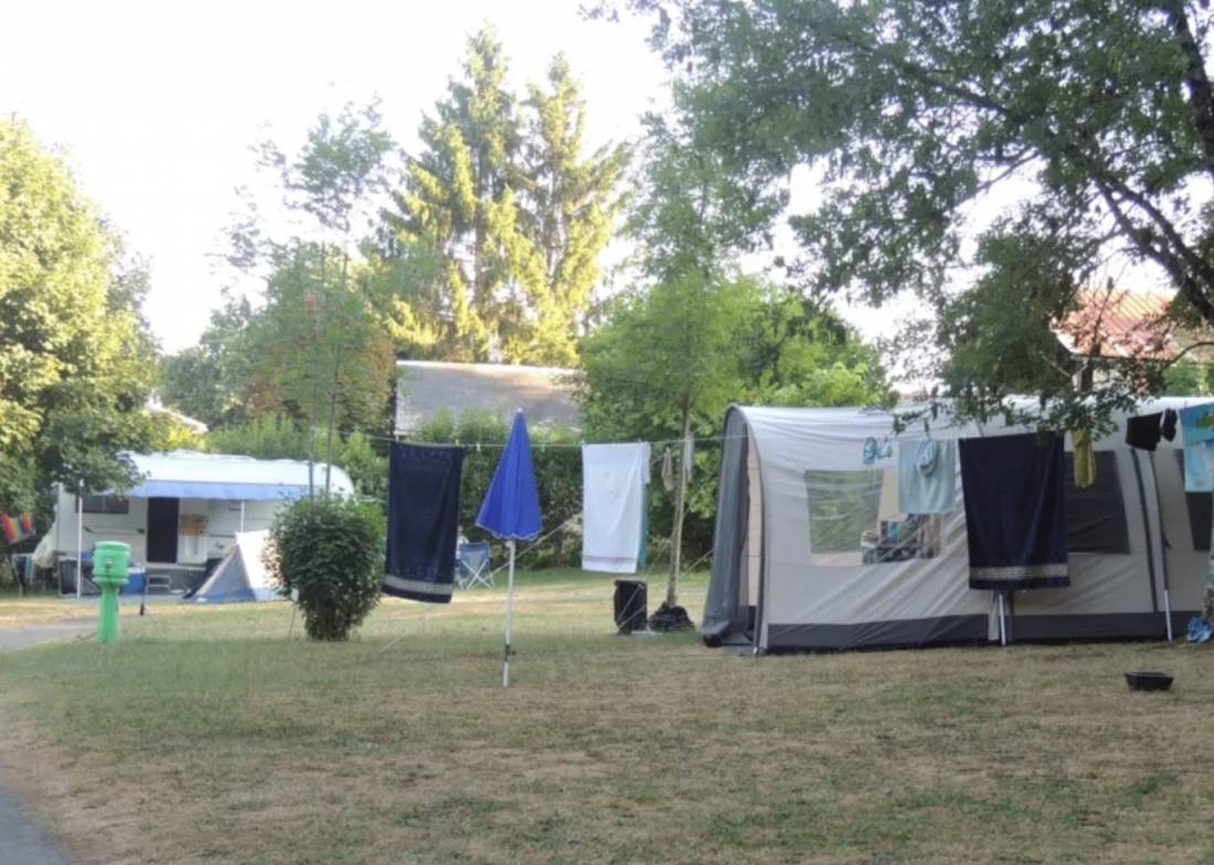 Camping Les Nauves *** — Kemp in Pays de Belvès