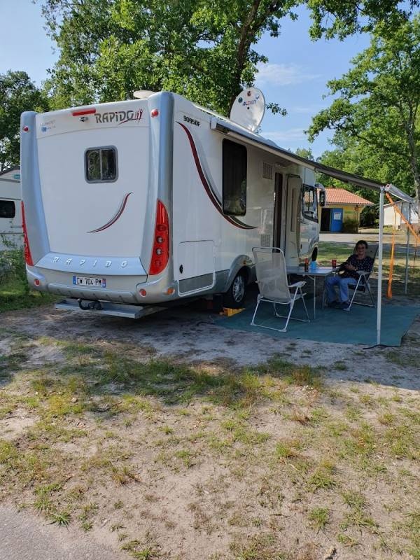 Camping Les Pins du Soleil — Camping Site in Saint-Paul-lès-Dax