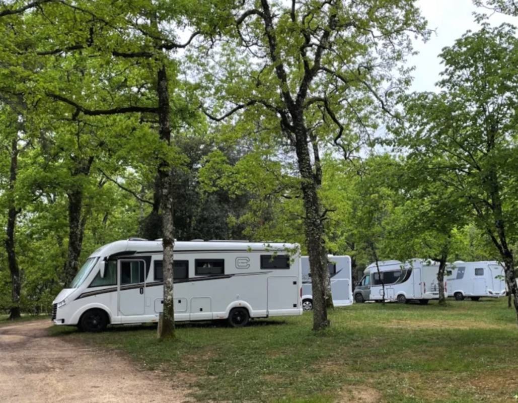 Camping Le Pech Charmant **** — Campingplats in Les Eyzies