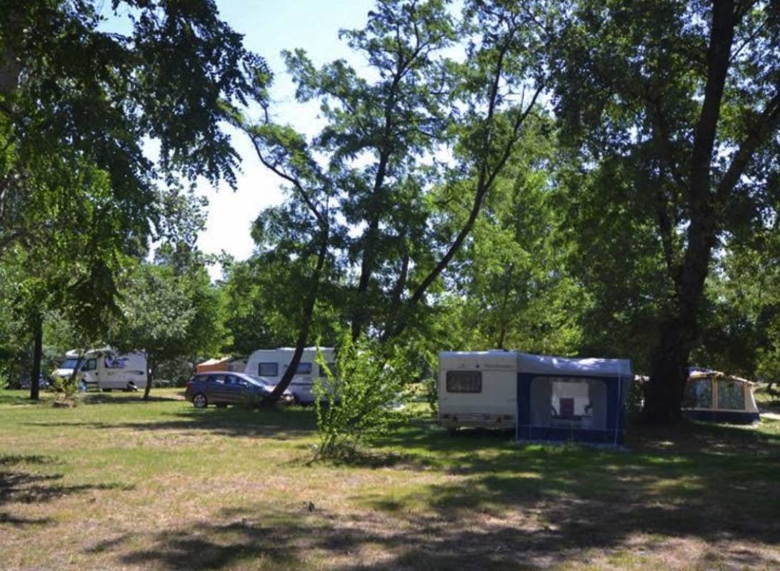 Camping le Peyrolais *** — Kemp in Saint-Julien-de-Peyrolas