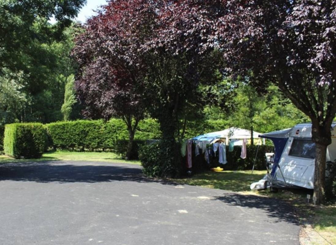 Camping Le Pont Rouge *** — Campingplats in Saint-Révérend