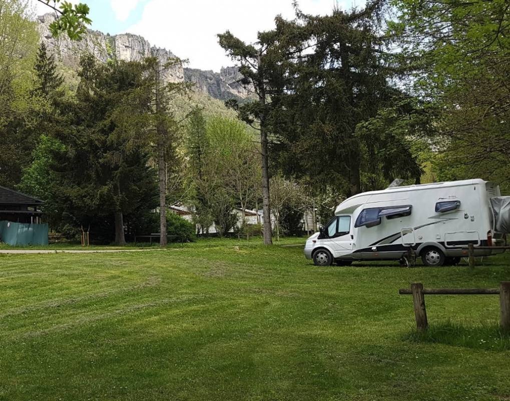 Camping le pré de Charlet ** — Camping in Meyrueis