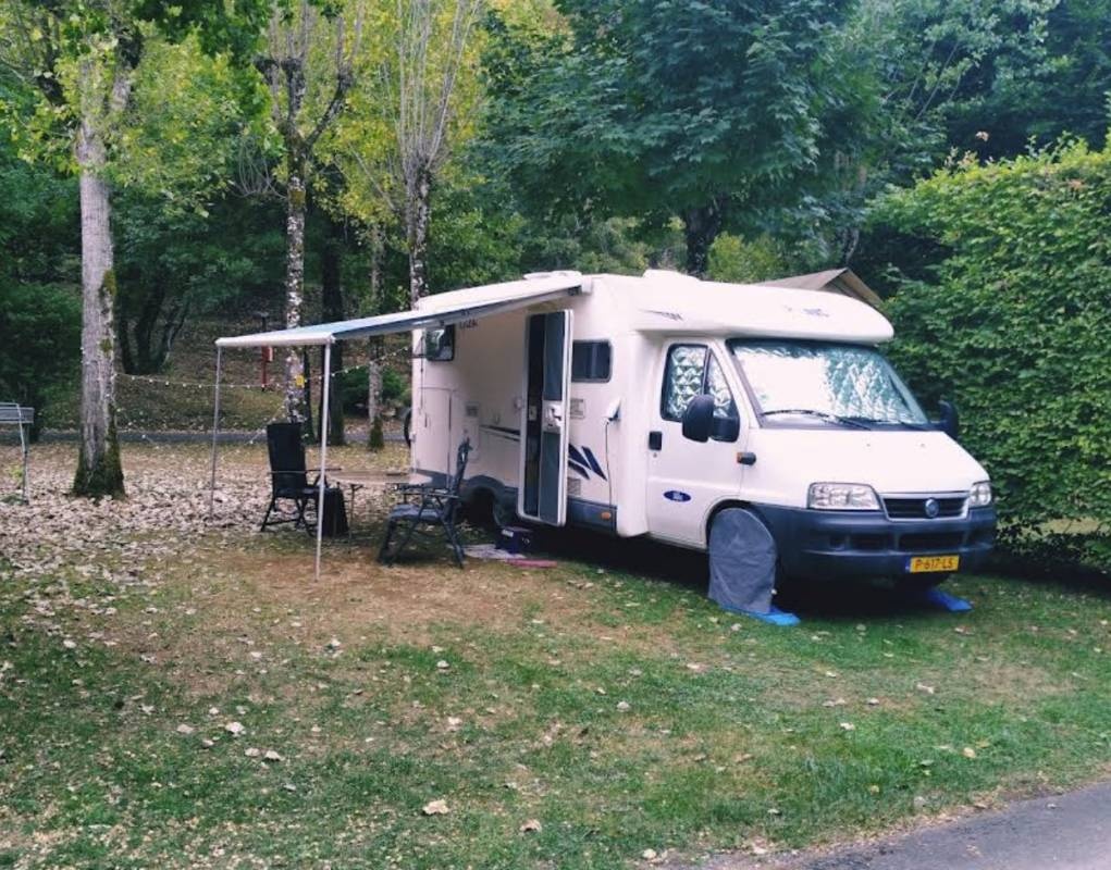 Camping Le Pont de Mazerat **** — Kamp yeri in Tamniès 
