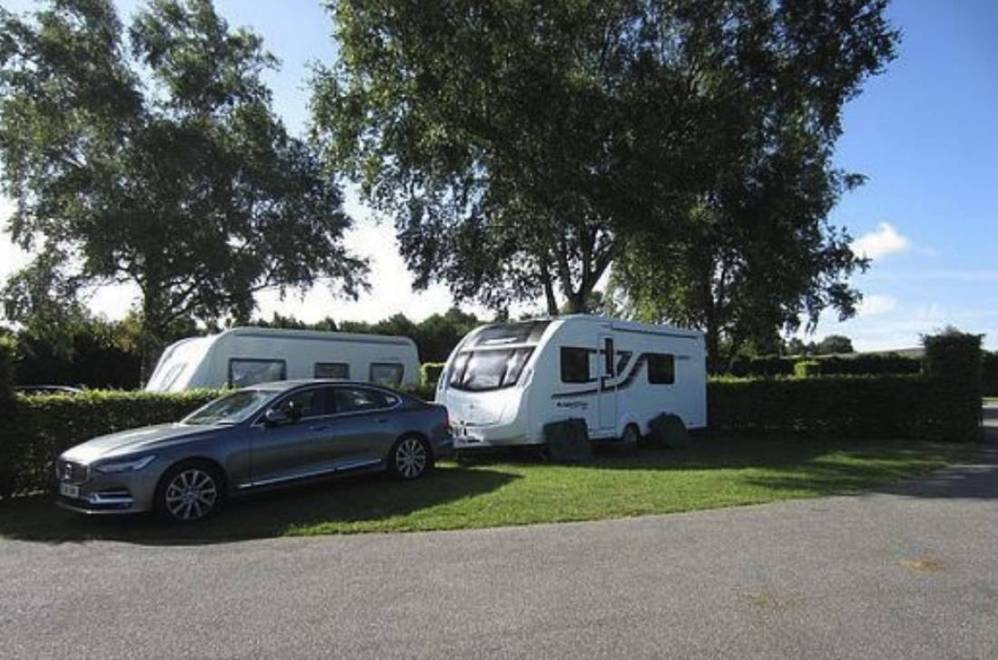 Camping Le Pressoir — Sítio de acampamento in Gacé