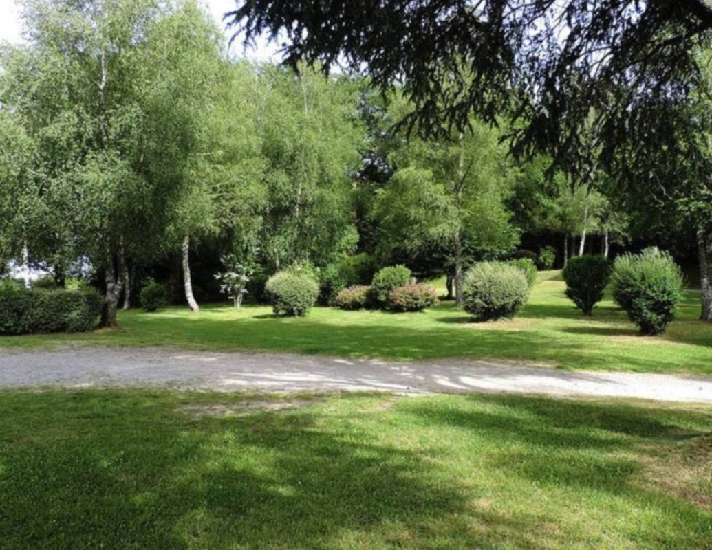 Camping du puy de Faux — Camping in Faux-la-Montagne