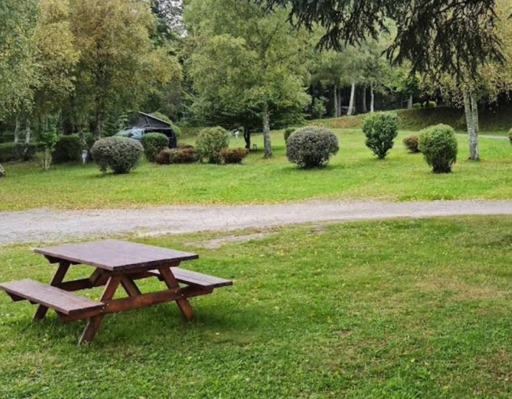 Camping du puy de Faux — Cámping in Faux-la-Montagne