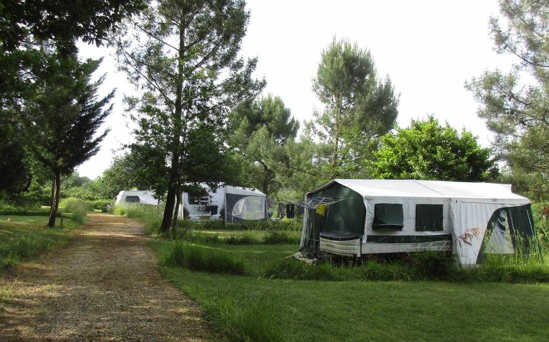 La Coteau de l'Herme (Naturisten Camping) — Sítio de acampamento in Rouffignac-Saint-Cernin-de-Reilhac 