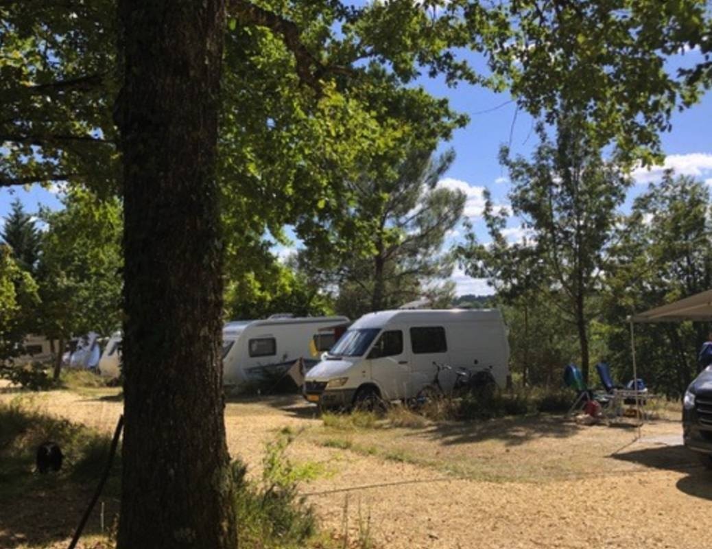 La Coteau de l'Herme (Naturisten Camping) — Місце для кемпінгу in Rouffignac-Saint-Cernin-de-Reilhac 