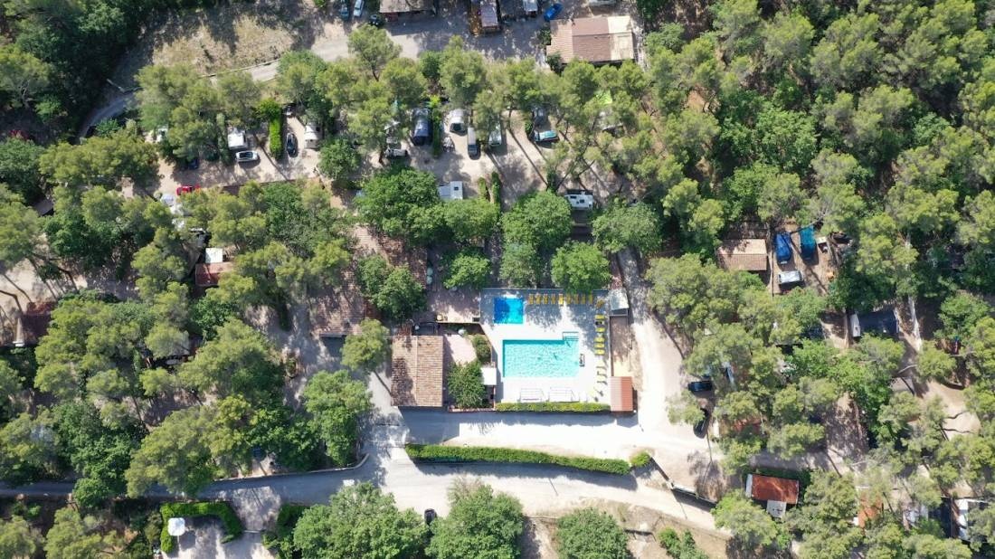 Camping Le Devançon *** — Camping Site in Peynier
