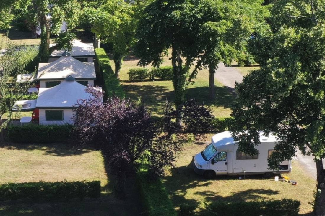 Camping du Lac — Area da campeggio in Foix / Nouvelle-Aquitaine