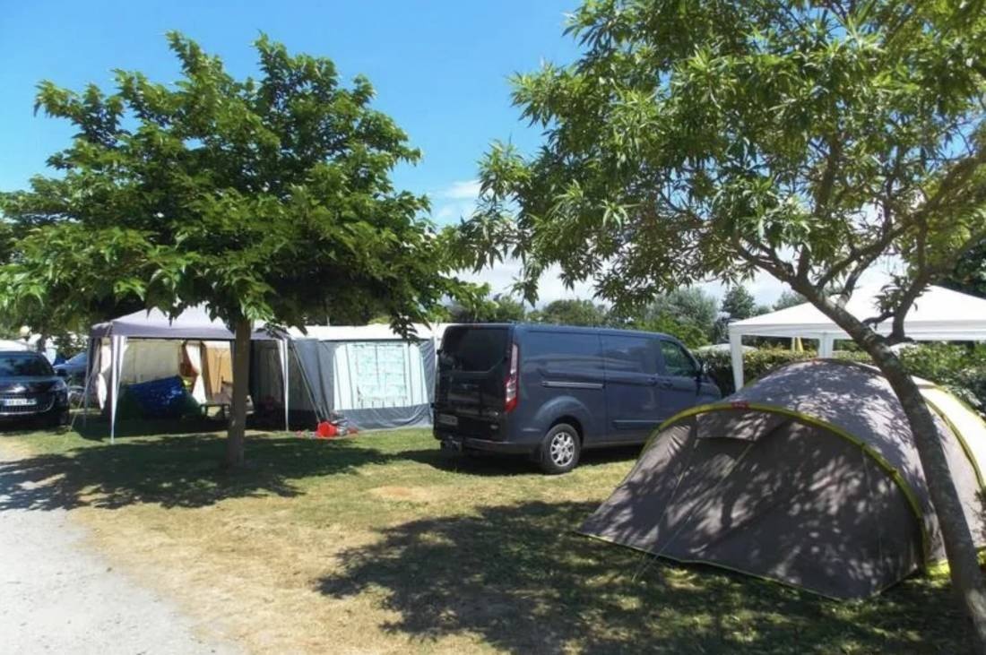 Camping Insolite le Haut Village *** — Kemp in Saint-Michel-Chef-Chef
