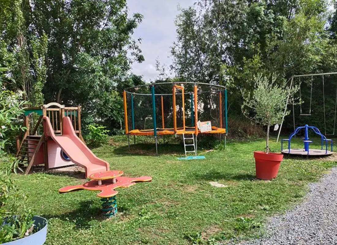 Camping des Conches *** — Cámping in Damvix