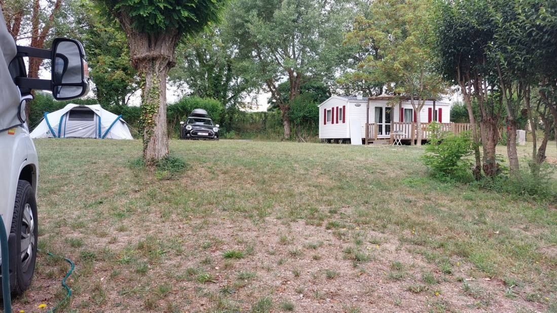 Camping L'Ardecho — Kamp yeri in Saint-Lager-Bressac / Pays de la Loire