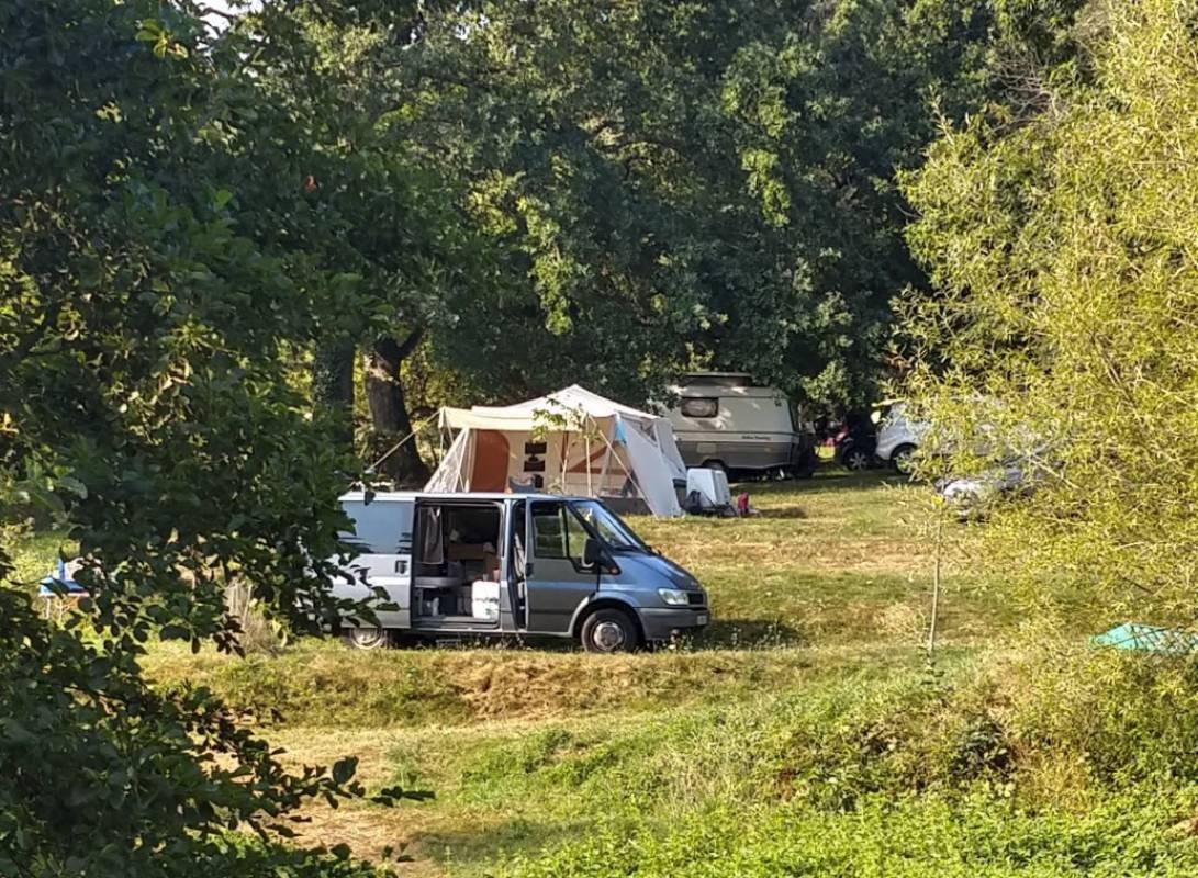 Camping des Etoiles — Kemping in Najac 