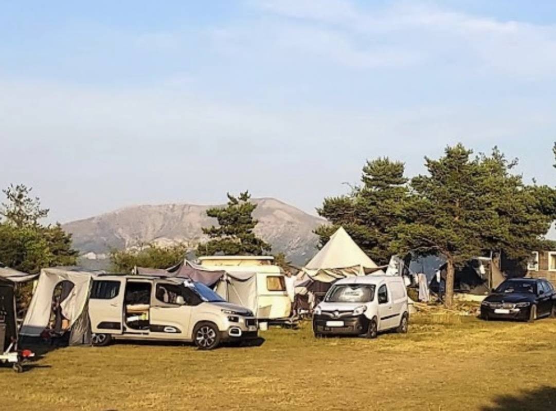 Camping des Sirènes — Місце для кемпінгу in Castellane