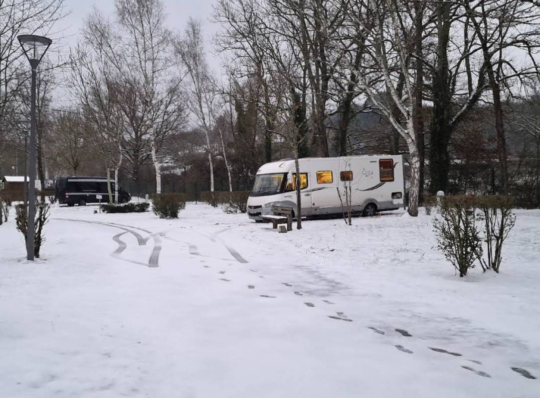 Stellplatz Courpière — Sp. parking dla kamperów in Courpière