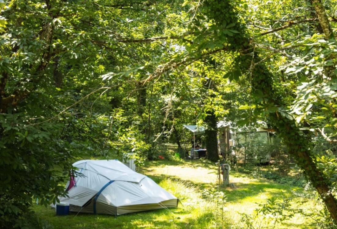 Camping Les Monts d’Albi *** — Campingplass in Teillet