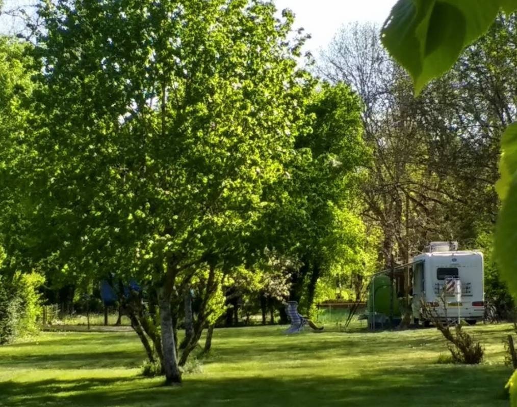 Camping Ruisseau du Treil — Campingplats in Larnagol