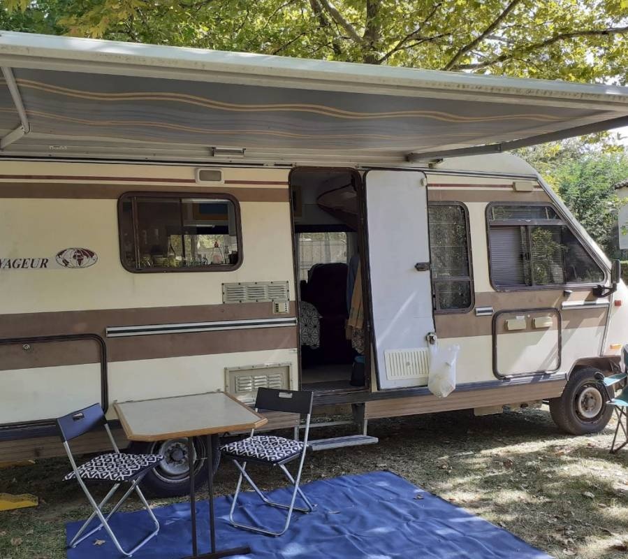 Camping Rétro Passion — Campingplads in Châtel-Montagne