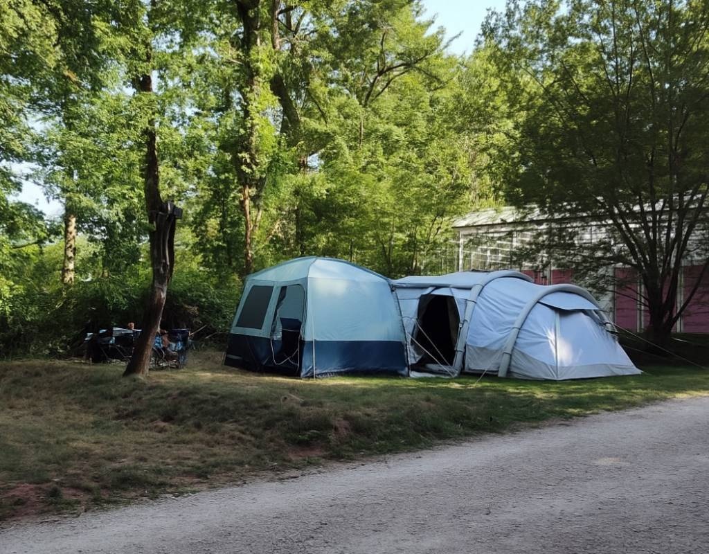 Camping Terre Rouge — Campingplads in Villecomtal