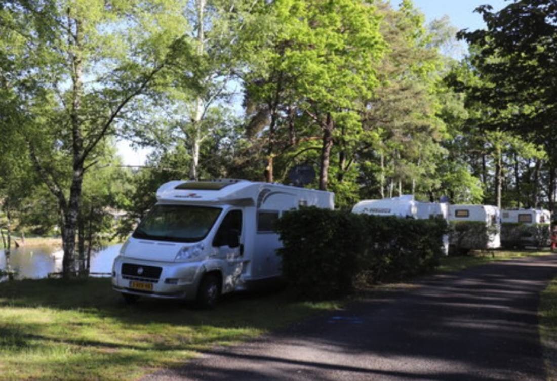 Camping du Champ Pigeonnier *** — Camping Site in Neuvic