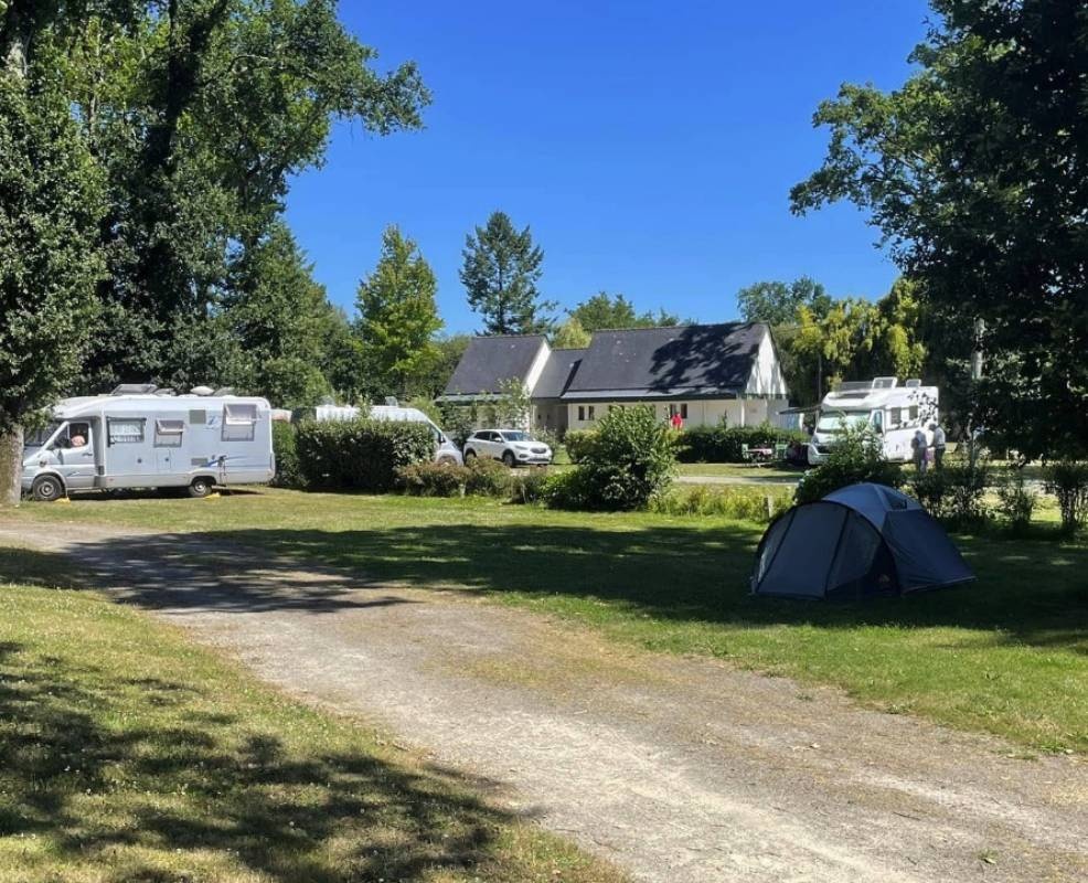 Camping Municipal La Digue — Kamp yeri in Saint-Martin-sur-Oust